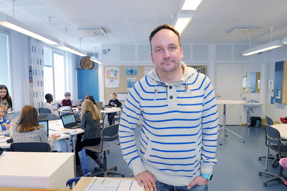 Opettaja Markus Humaloja.