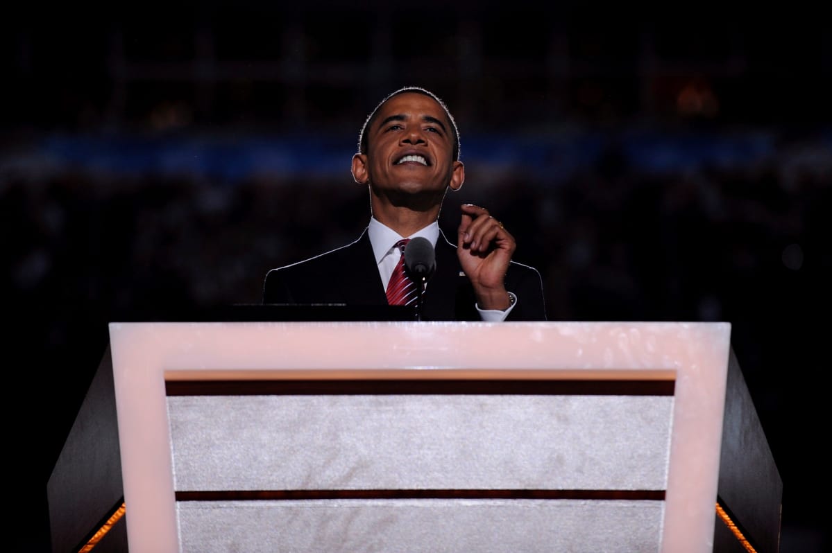 Barack Obama puhujanpöntössä.