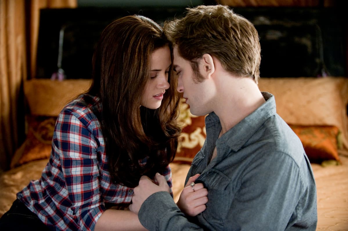 Kristen Stewart ja Robert Pattinson Elokuvassa Epäilys (Twilight Saga).