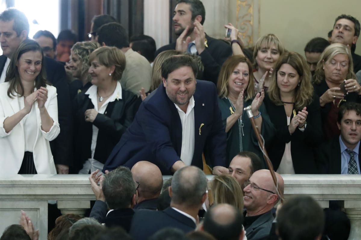 Katalonian aluehallituksen varapääministeri Oriol Junqueras juhli itsenäisyysjulistusta.