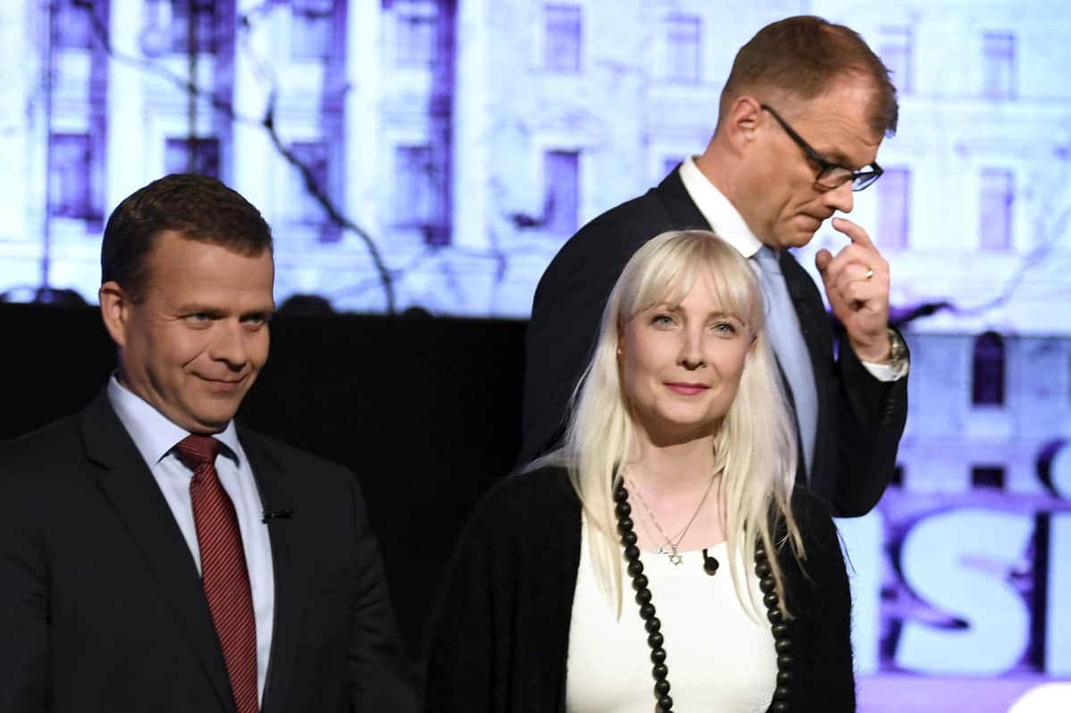 Laura Huhtasaari Petteri Orpo ja Juha Sipilä.