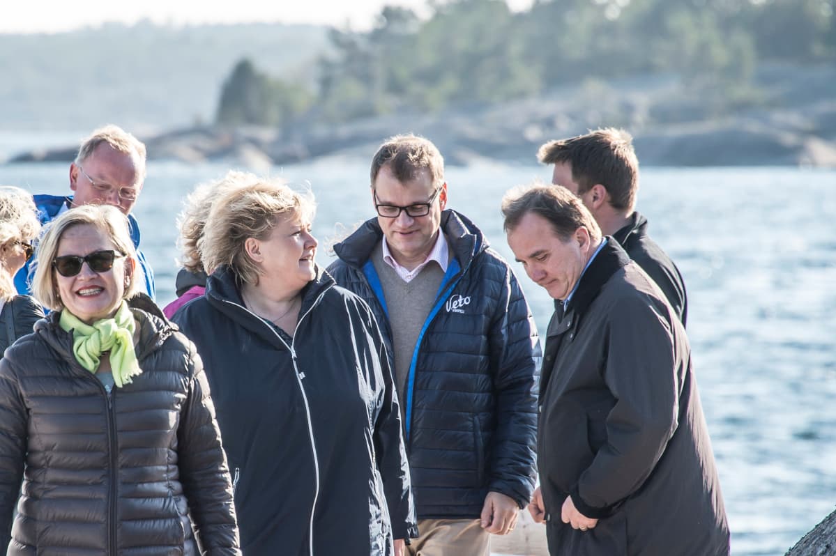 Pohjoismaiden pääministerien tapaaminen Ahvenanmaalla. Päivä oli tuulinen, mutta ilmeet iloiset.