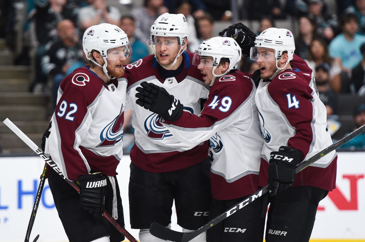 Mikko Rantanen juhlinnan keskipisteenä.