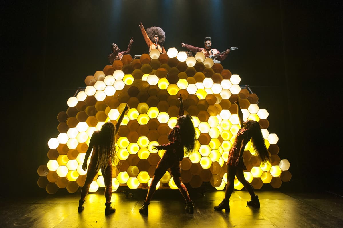 Australialaisen Briefs Factoryn Hot Brown Honey - Fighting the Power Never Tasted So Sweet Tampereen Teatterikesässä.