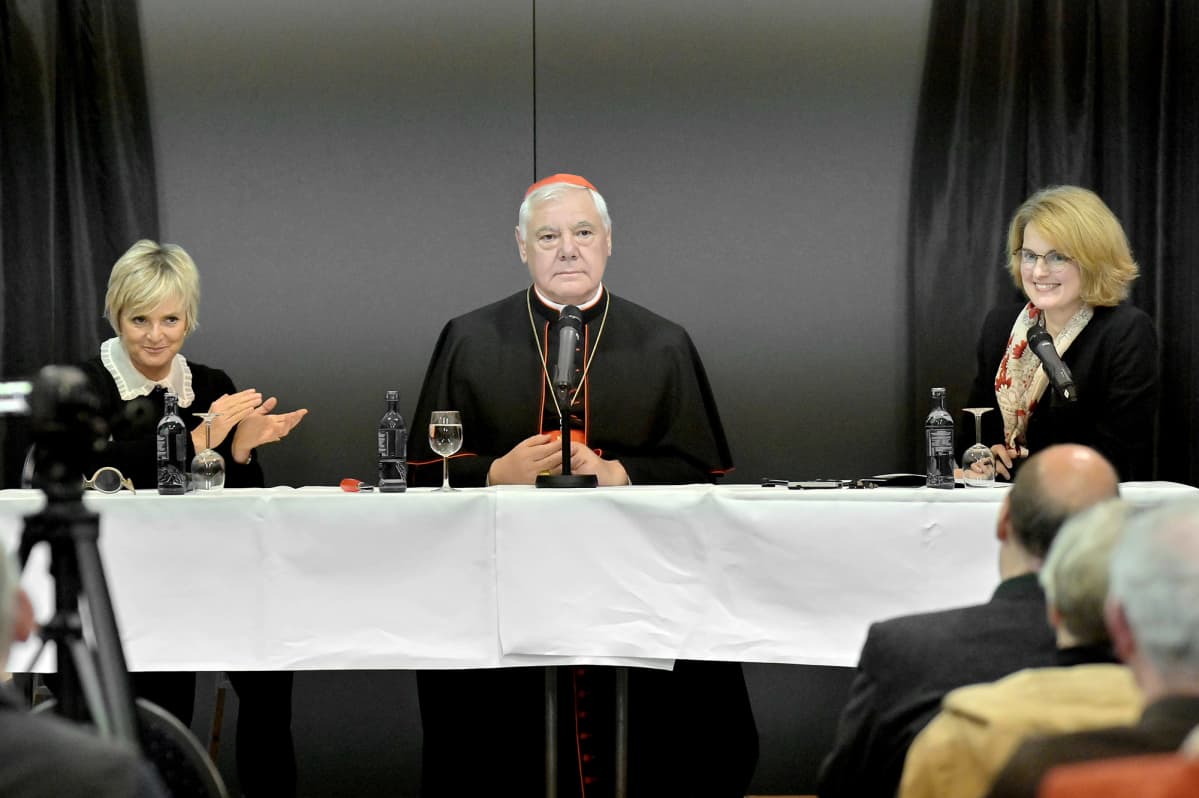 Gloria von Thurn und Taxis, Ludwig Müller ja Regina Einig