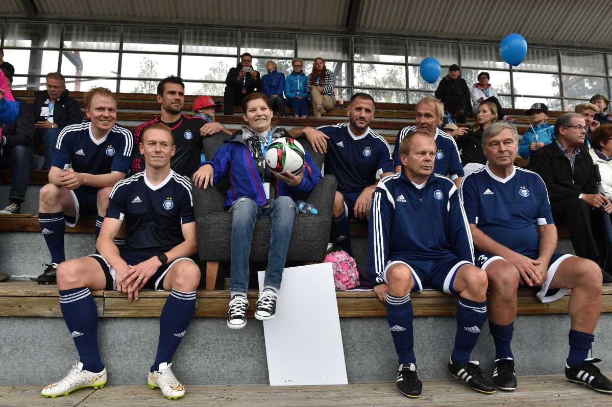 Bulletproof All Stars vs. HJK Legendat. Kuvassa: Heidi Foxell.