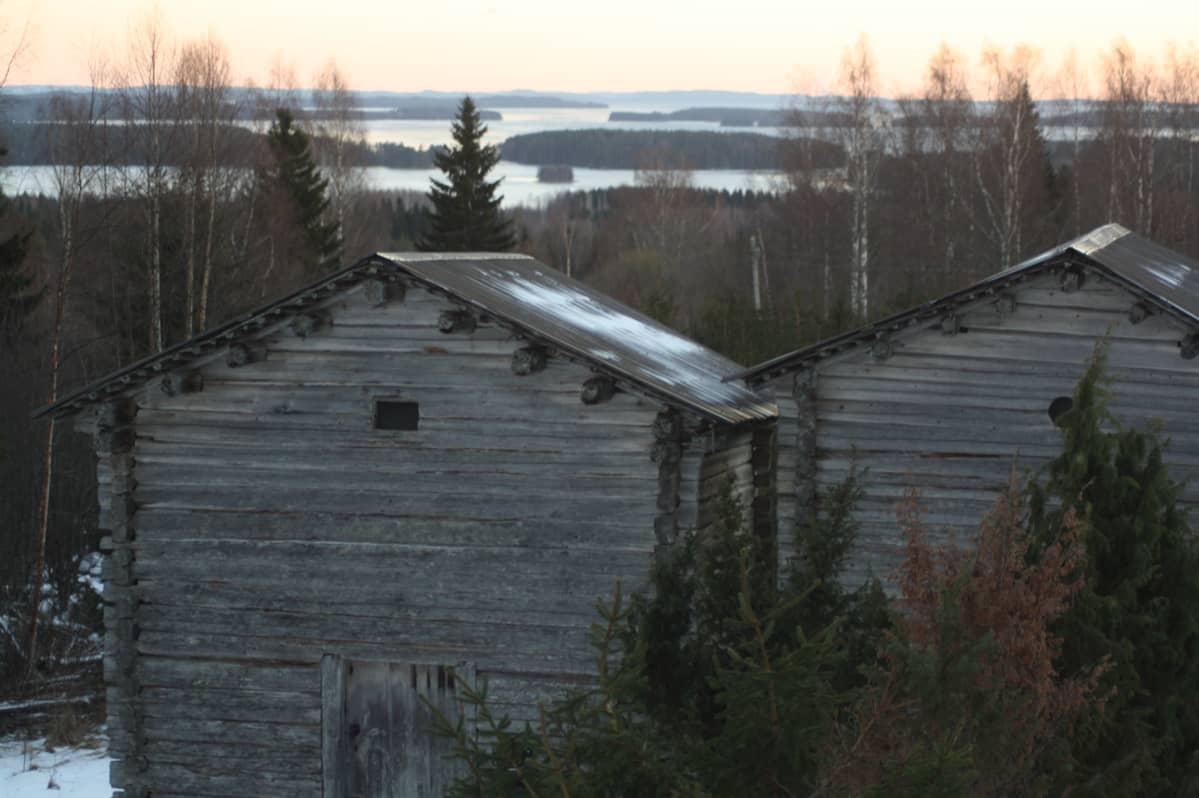 Haralan aitat on rakennettu 1700-luvulla.