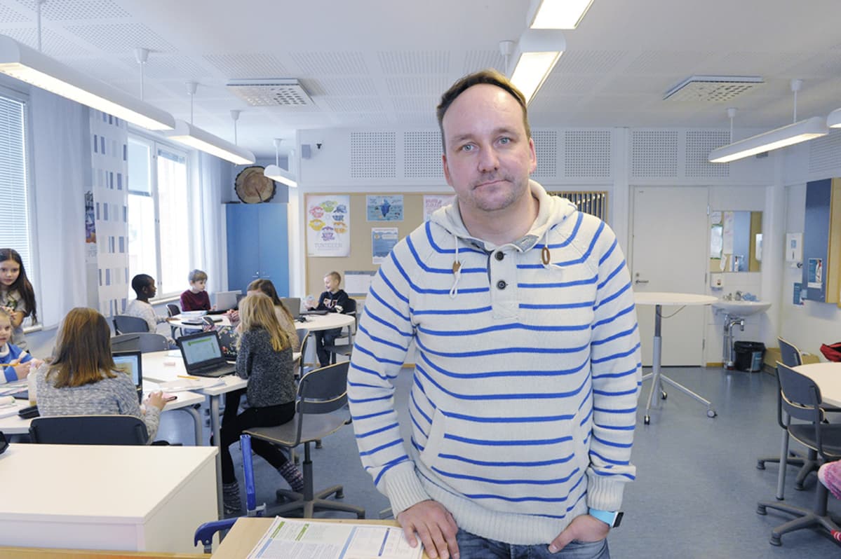 Opettaja Markus Humaloja.