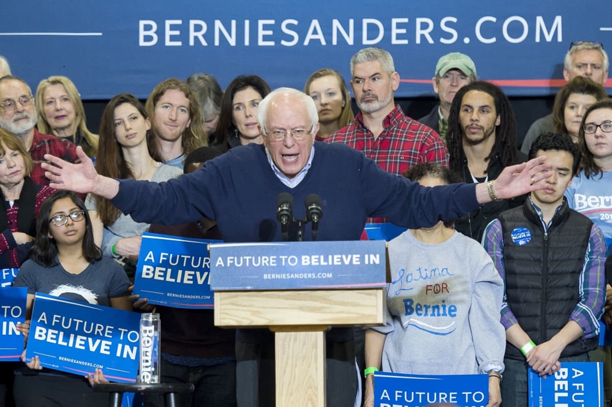 Demokraattien Bernie Sanders puhui kannattajilleen Portsmouthissa New Hampshiressa sunnuntaina 7. helmikuuta.