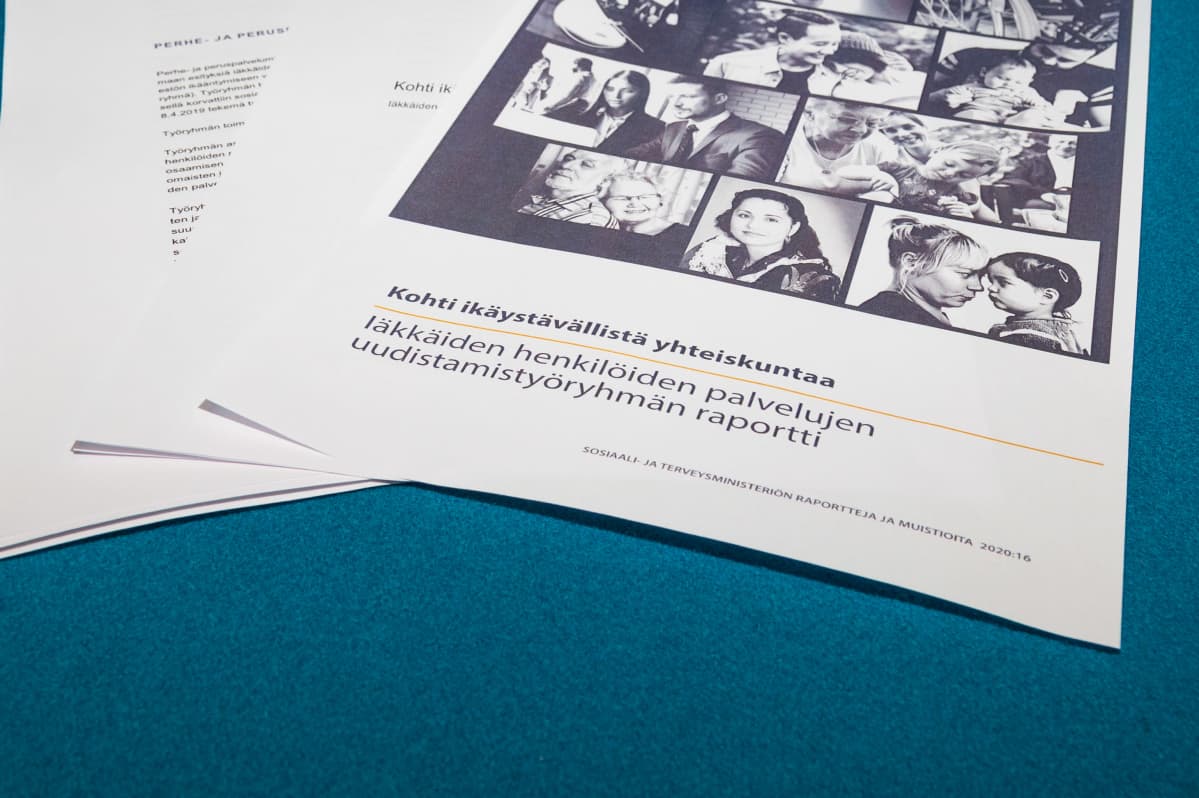 Sosiaali- ja terveysministeriön Kohti ikäystävällistä yhteiskuntaa -raportti.