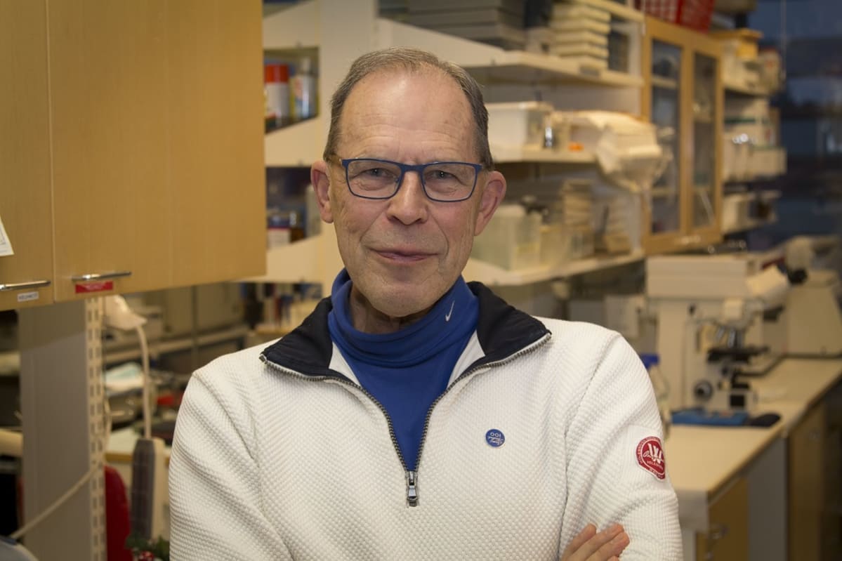 Hannu Alho THL:n laboratoriossa