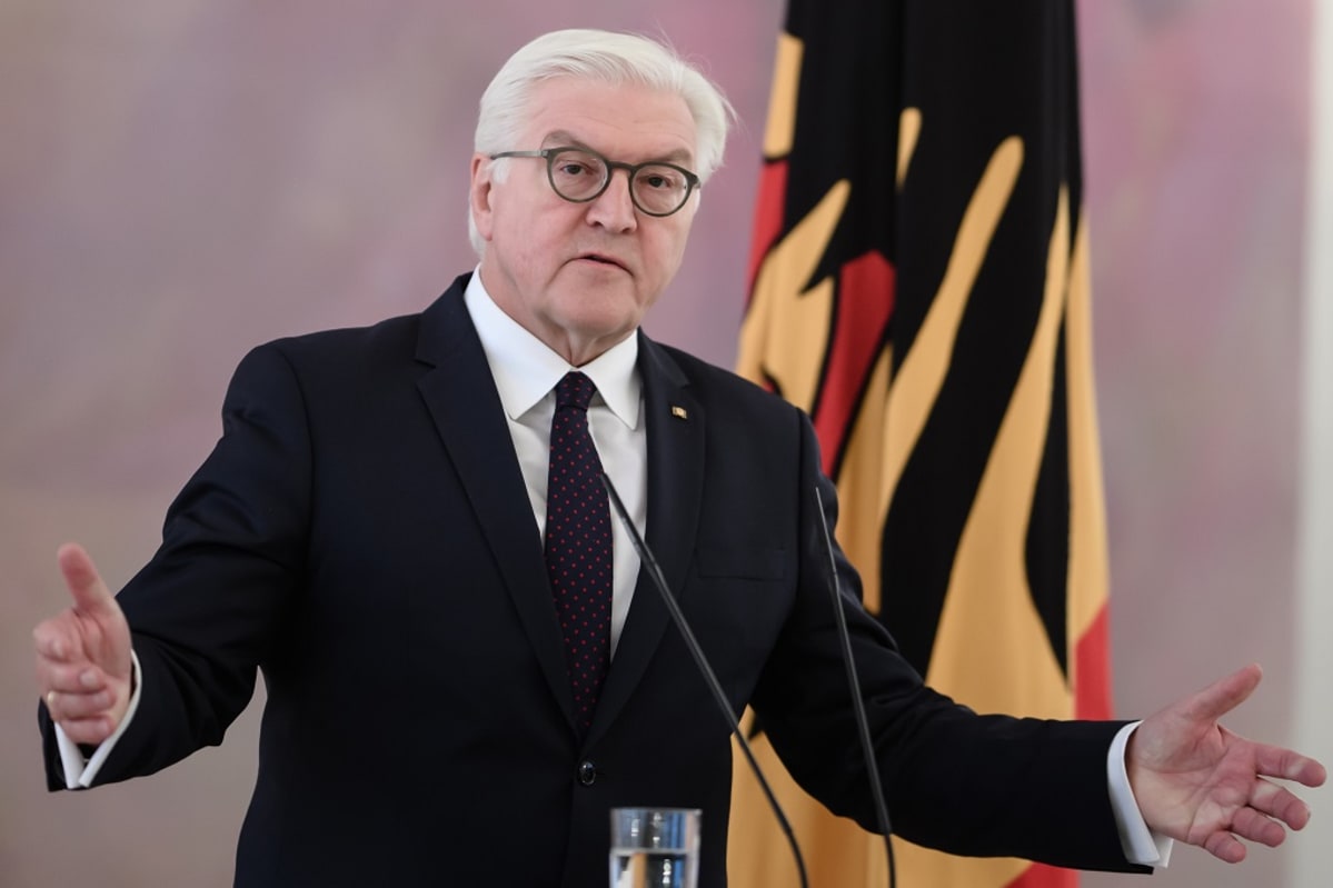 Saksan liittopresidentti piti tiedotustilaisuuden tavattuaan liittokansleri Angela Merkelin Berliinissä 20.11.2017.