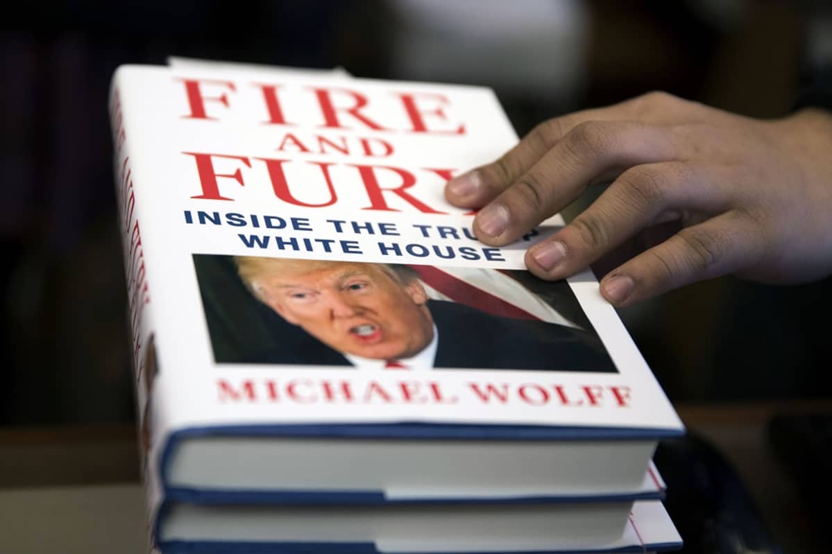 Fire and Fury -kirjan etukansi.