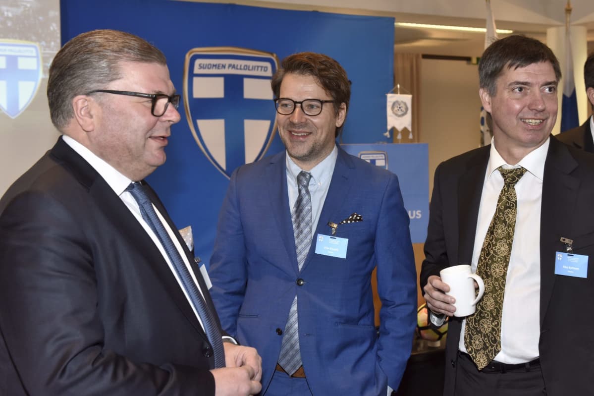 Suomen Palloliiton puheenjohtajaehdokkaat Ari Lahti (vas.), Ville Niinistö (kesk.) ja Mika Aaltonen Suomen Palloliiton 89. liittokokouksessa Helsingissä lauantaina 20. tammikuuta 2018. Kokouksessa valitaan liitolle uusi puheenjohtaja.