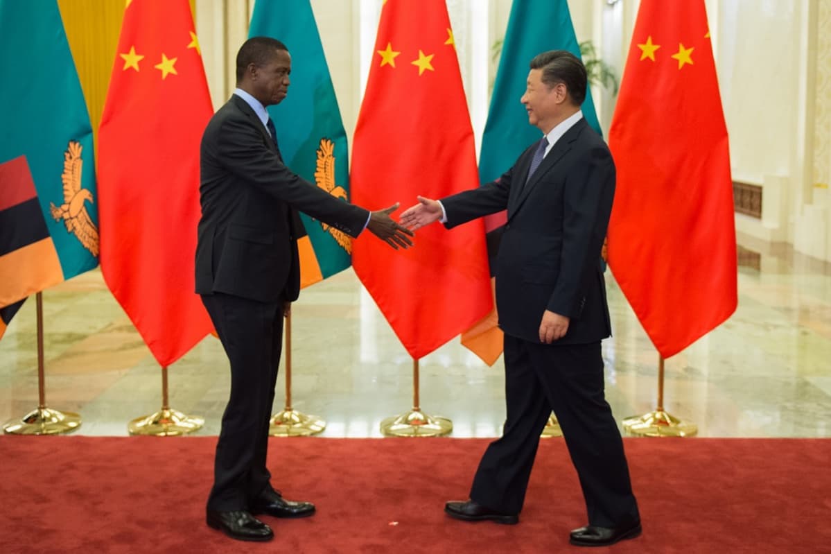 Sambia presidentti Edgar Lungu (vas.) ja Kiinan presidentti Xi Jinping.