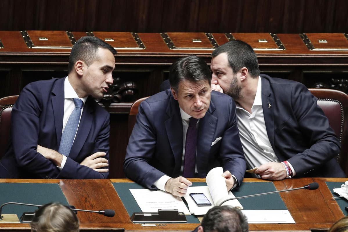 Luigi Di Maio, Giuseppe Conte ja Matteo Salvini Italian edustajainhuoneen istunnossa Roomassa 21. marraskuuta.