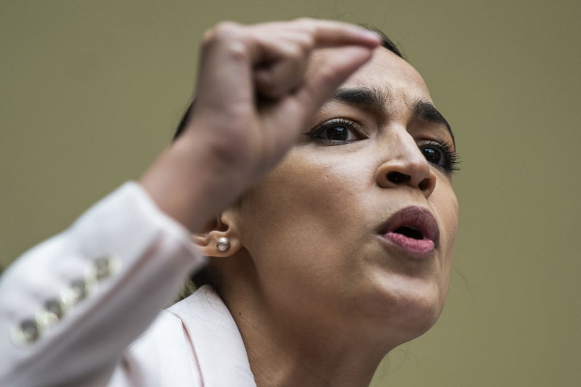 Alexandria Ocasio-Cortez edustajainhuoneen komitean istunnossa 12. kesäkuuta 2019.