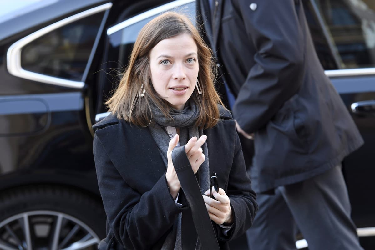 Li Andersson saapuu hallituksen neuvotteluihin Säätytalolle.