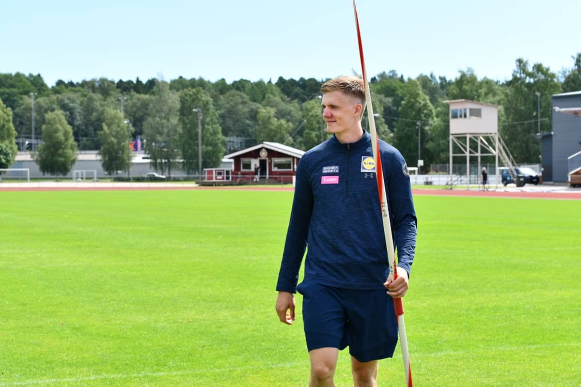 Oliver Helander kuvassa
