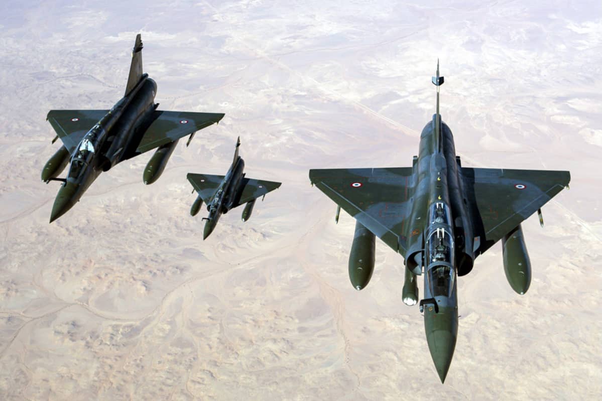 Ranskan Mirage 2000 D -koneita Malin yläpuolella 11. tammikuuta.