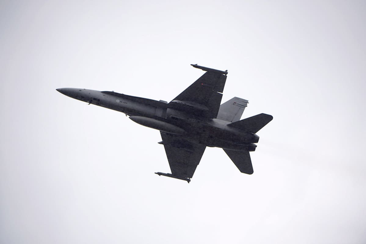 Hornet-hävittäjä.