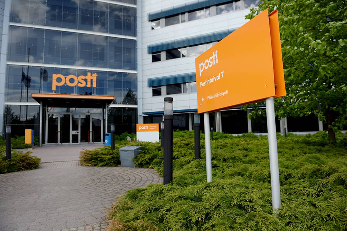Postin toimitila Helsingissä.