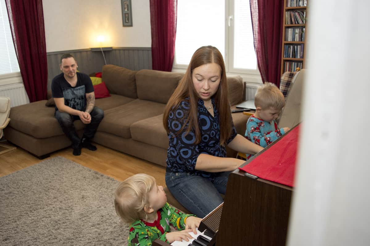 Musiikki yhdistää jalasjärveläisiä Hanna ja Kristian Huovista.