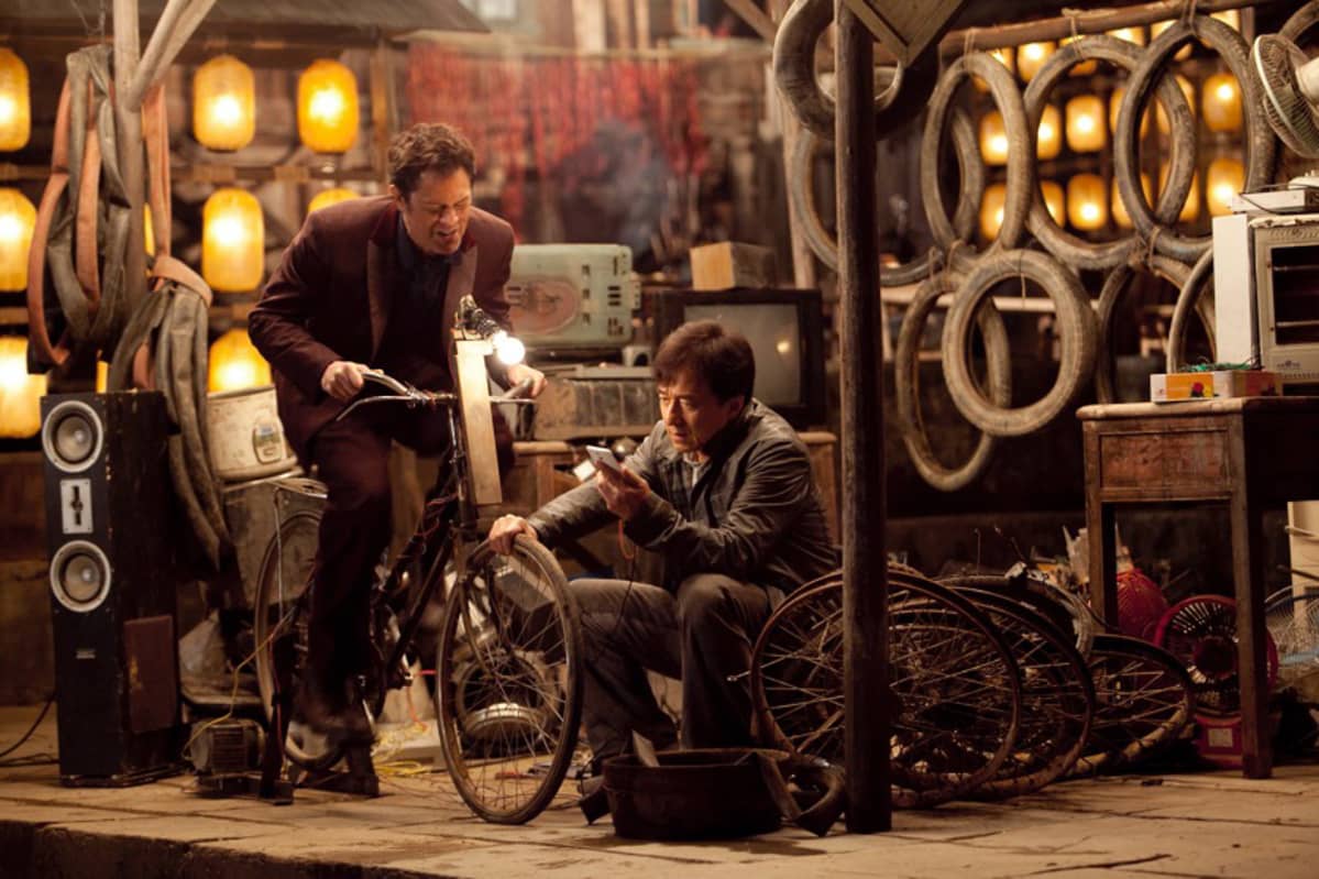 Chackie Chan ja Johnny Knoxville elokuvassa Skiptrace.