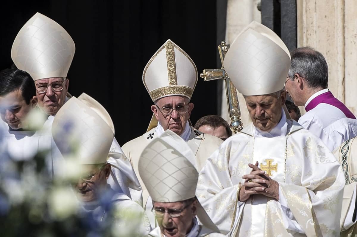 Kuvassa paavi Franciscus Pietarinaukiolla järjestetyssä seremoniassa.