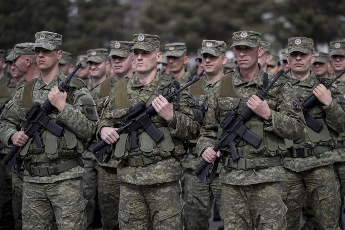 kosovolaisia sotilaita