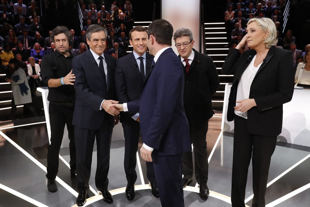 Benoit Hamon (etualalla), Francois Fillon (2. vas.), Emmanuel Macron (kesk.), Jean-Luc Melenchon (2. oik.), Marine Le Pen (oik.)