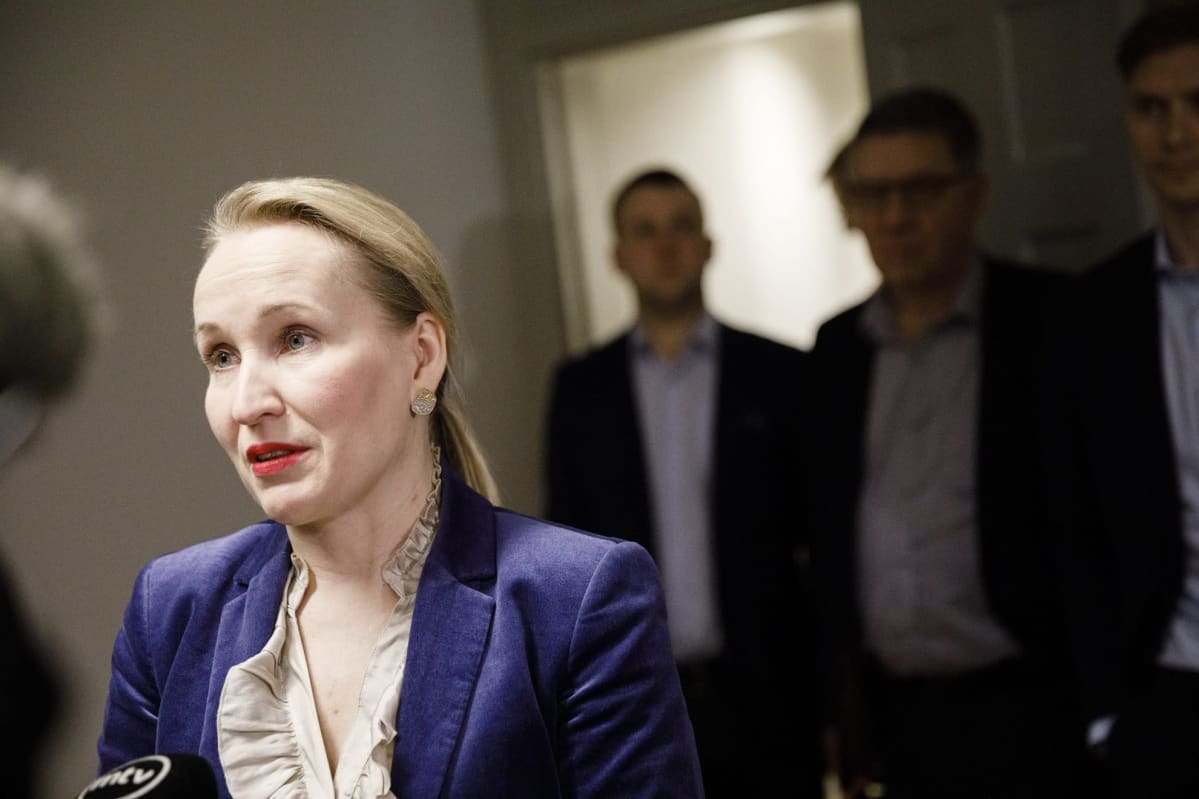 Teknologiateollisuuden työmarkkinajohtajan Minna Helteen mukaan lukuisat toimialan yritykset ovat kertoneet tilausten vähentyneen edeltävään vuosineljännekseen nähden.