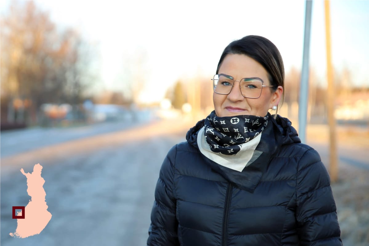 Mustasaarelainen Laura Torkkeli kuoppaisella Kosköntiellä.
