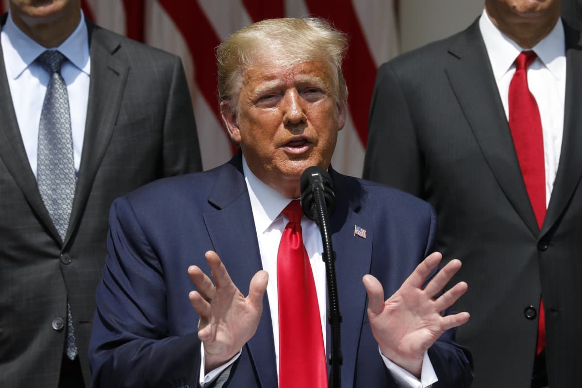 Donald Trump puhumassa.