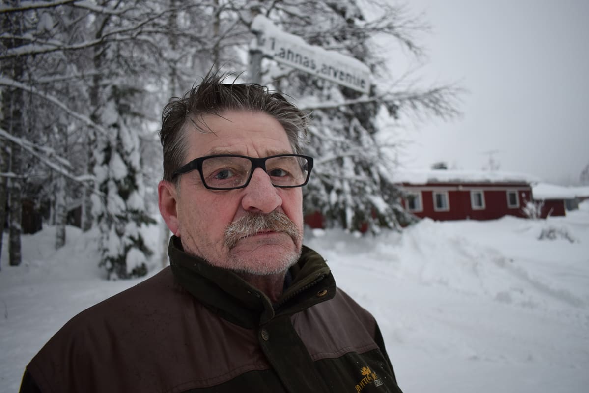 Lahnasjärven kyläaktiivi ja metsästysseuran puheenjohtaja Jouko Kettunen.