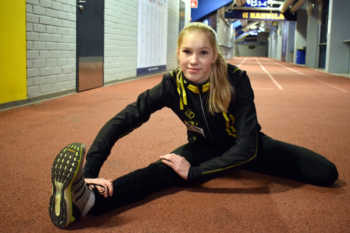 Jessica Kähärä on ikäluokkansa tilastoykkönen hyppylajeissa.