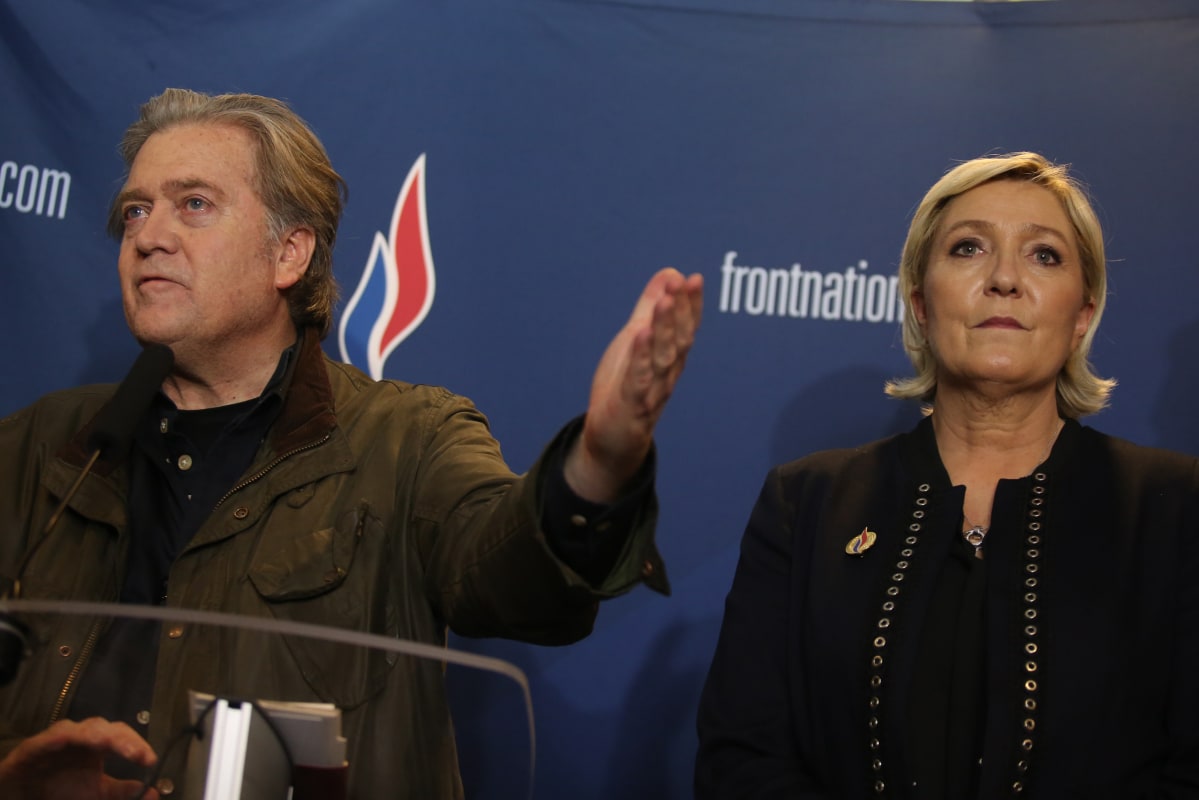 Steve Bannon tapasi Kansallisen liittouman puheenjohtajan Marine Le Penin maaliskuussa Ranskan Lillessä.