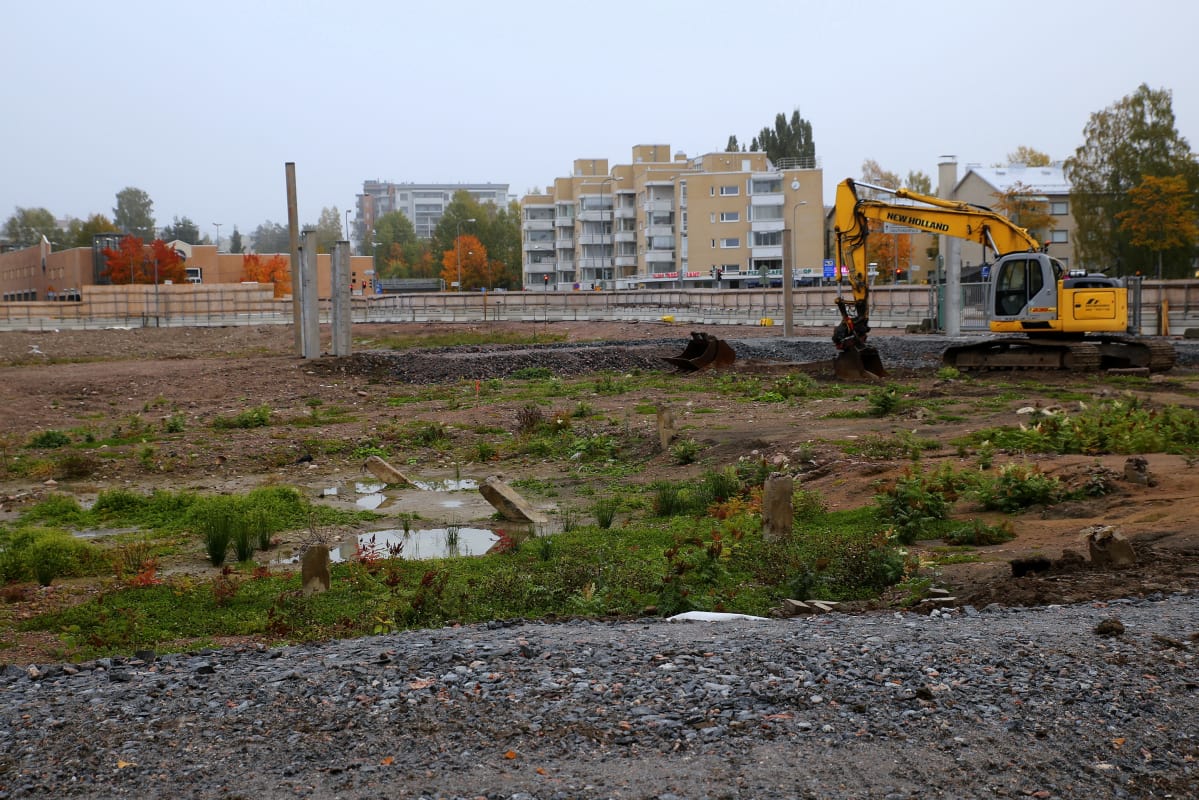 Järvenpään keskustassa parhaalla liikepaikalla on nyt tyhjä hiekkamonttu.