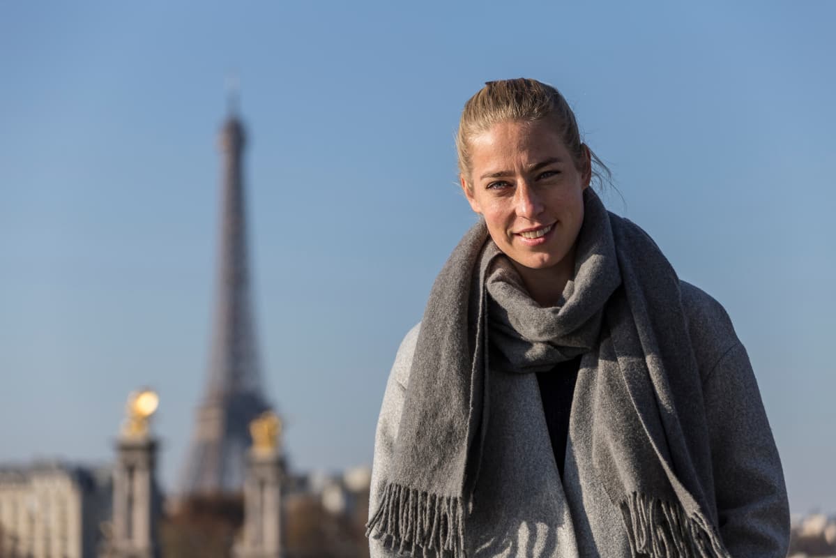 Linda Sällström ja Eiffel-torni