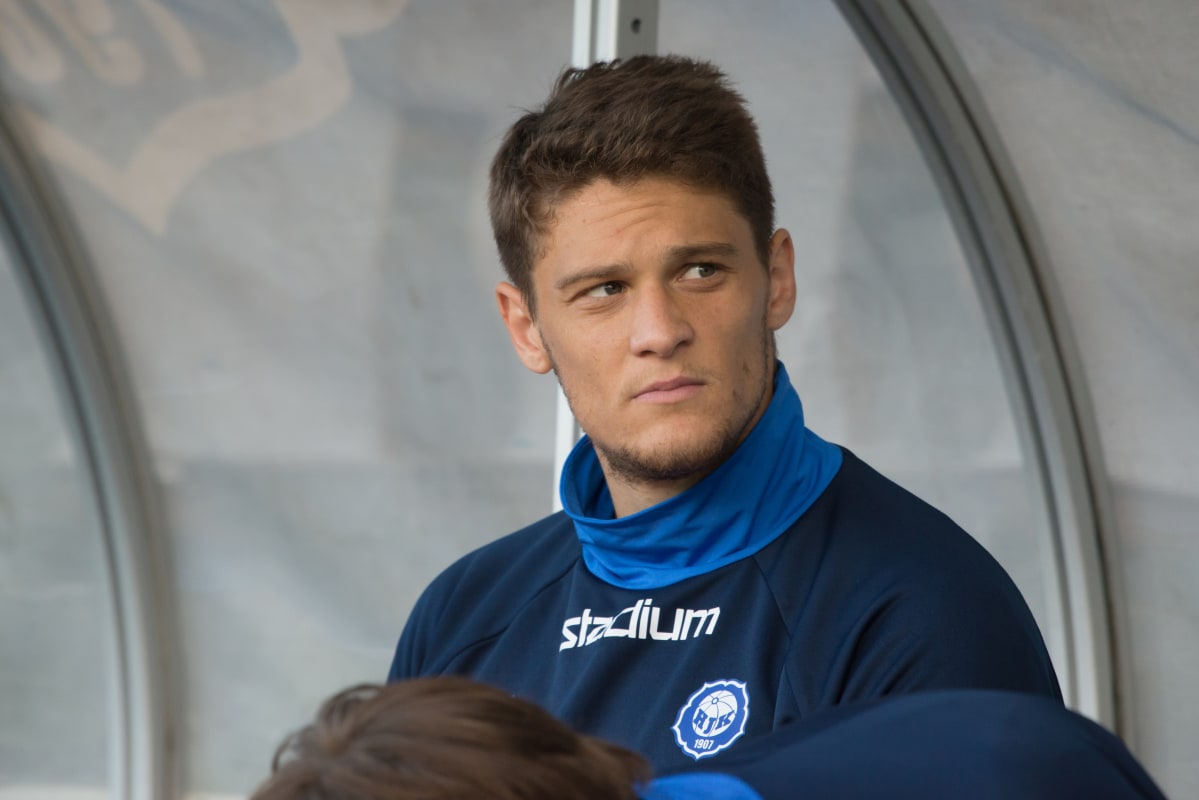 Filip Valencic HJK:n penkillä.