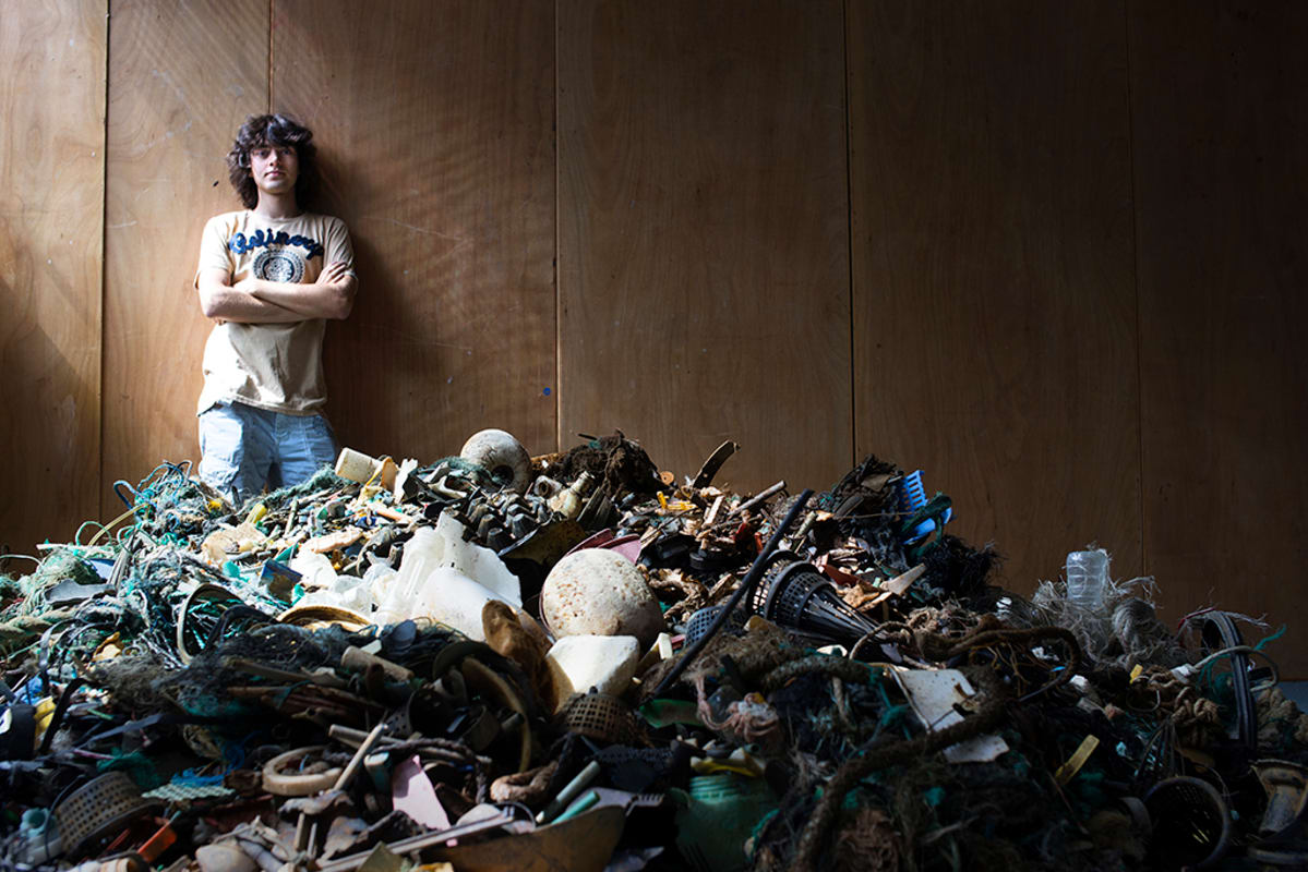 19-vuotias hollantilaismies Boyan Slat on keksinyt keinon, jolla valtamerestä voitaisiin siivota muovijätettä.