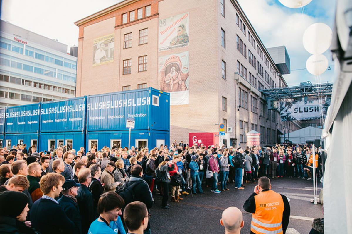 Viime vuonna Slush järjestettiin Helsingin Kaapelitehtaalla. Tämän vuoden tapahtuma on järjestyksessään seitsemäs, ja tällä kertaa paikkana on Messukeskus.