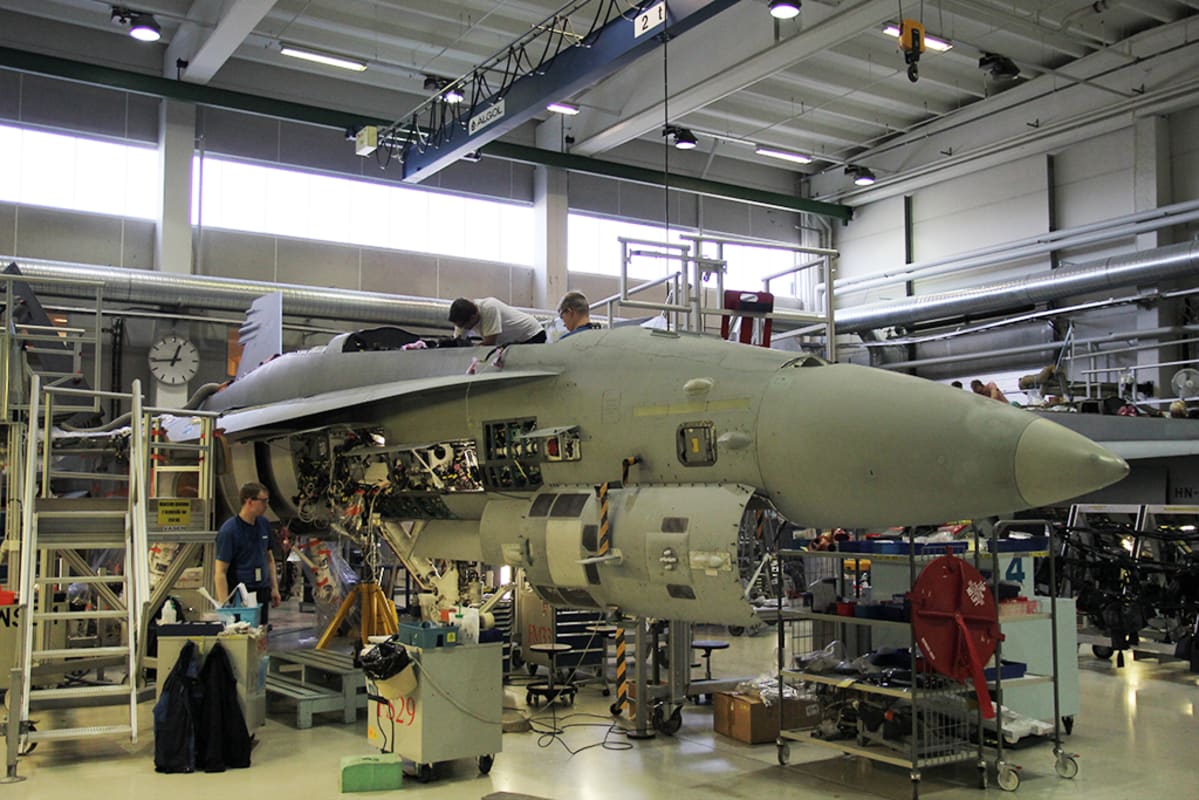 Hornet huolto.