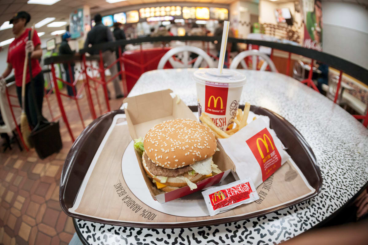 Big Mac -ateria McDonald`sin ravintolassa.