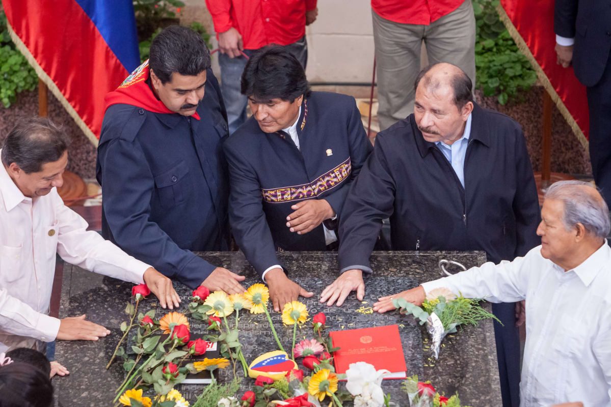 Venezuelan Nicolás Maduro, Bolivian Evo Morales ja Nicaraguan Daniel Ortega Hugo Chavezin haudalla maaliskuussa 2016.