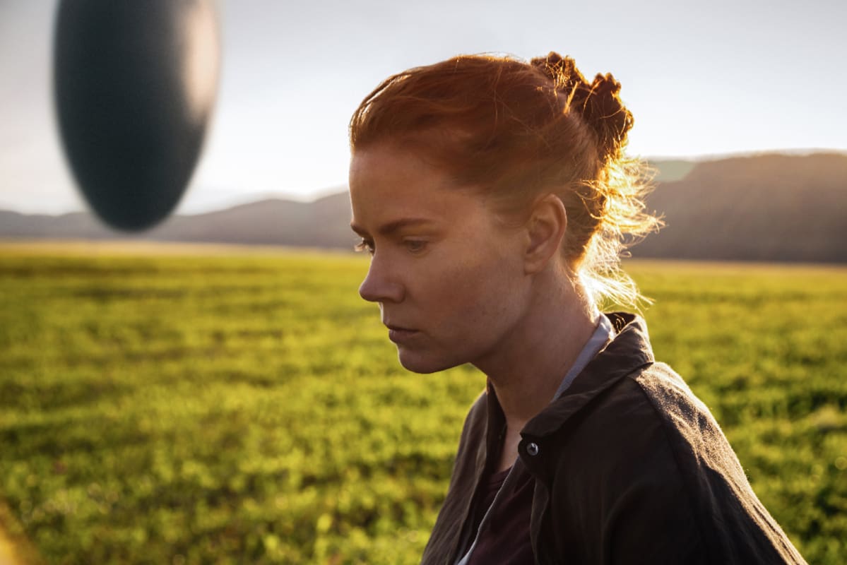 Amy Adams näyttelee Louise Banksiä elokuvassa "Arrival".