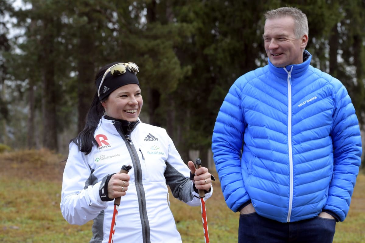 Krista Pärmäkoski ja Matti Haavisto lenkillä