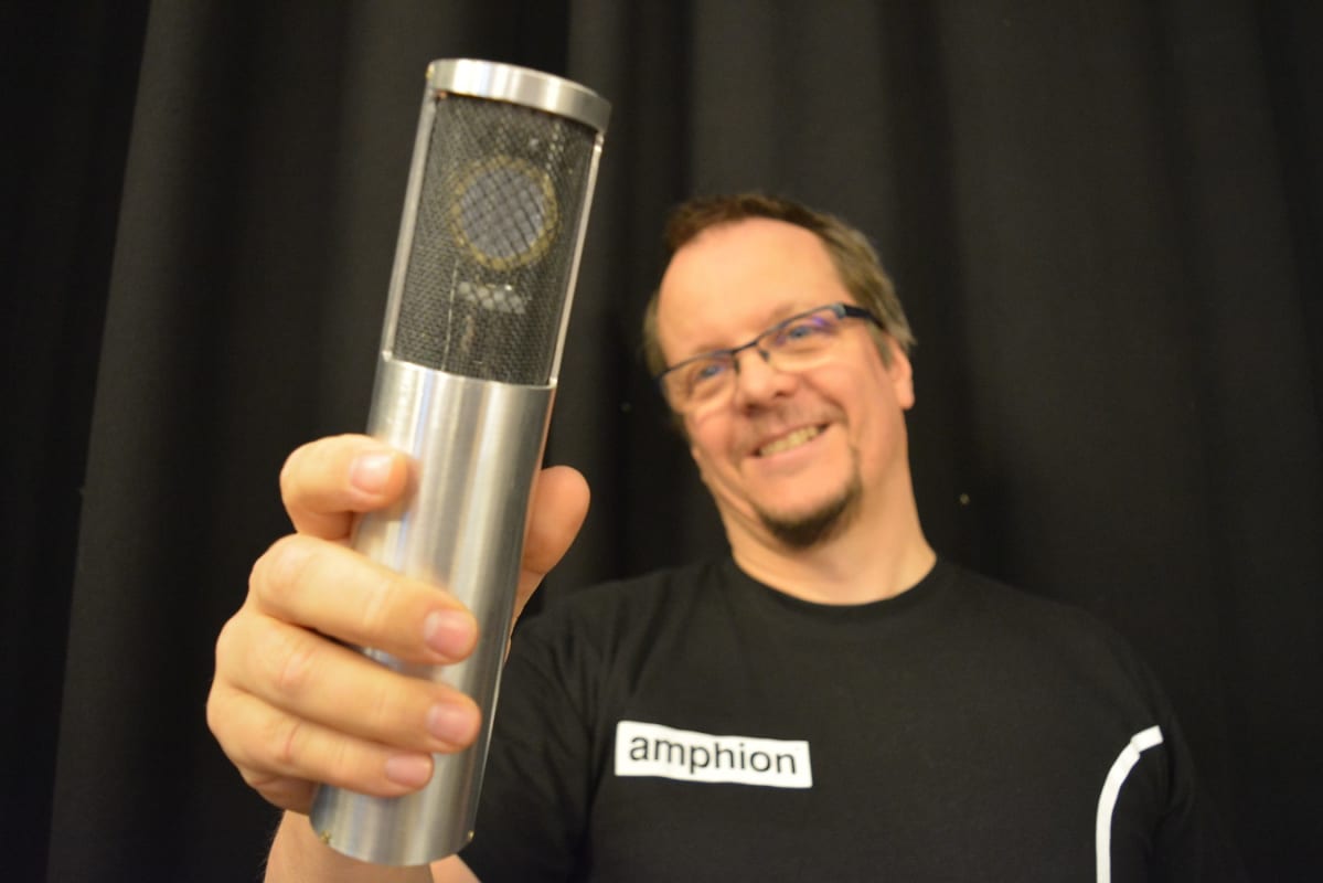 Siinä se on! Mittatilaustyönä uuteen Tuntematon sotilas-elokuvaan valmistettu NU-100 mikrofoni.