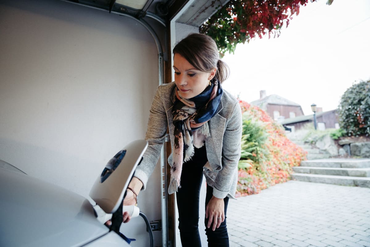 Kvamien asuinalueella sähköautoja on hyvin monella naapurilla.