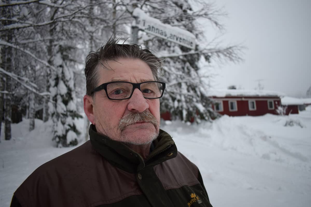 Lahnasjärven kyläaktiivi ja metsästysseuran puheenjohtaja Jouko Kettunen.